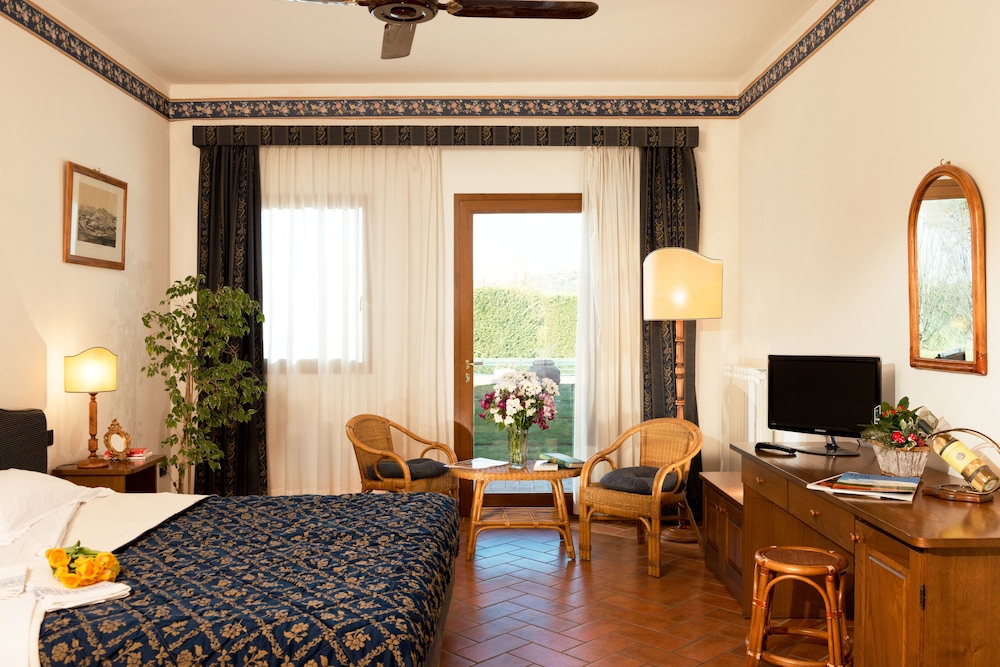 Standard Double or Twin Room - Photo 3