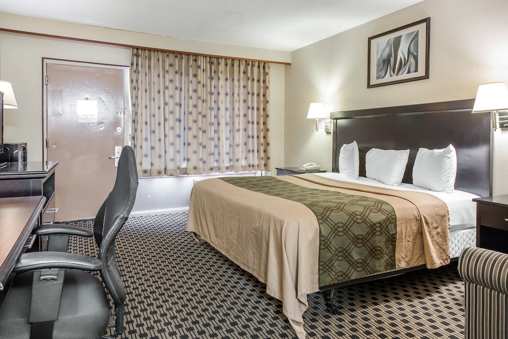 Standard Room, 1 King Bed - Photo 3