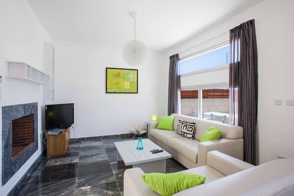 Villa (3 Bedrooms) photo 2
