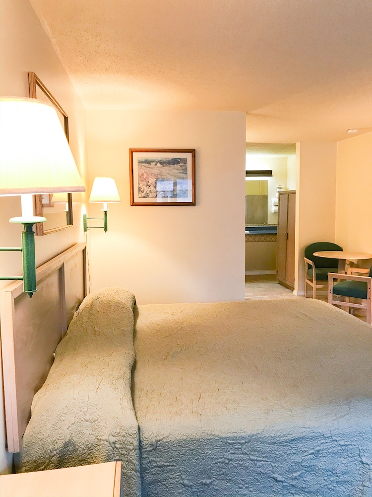 Standard Room, 1 King Bed photo 1