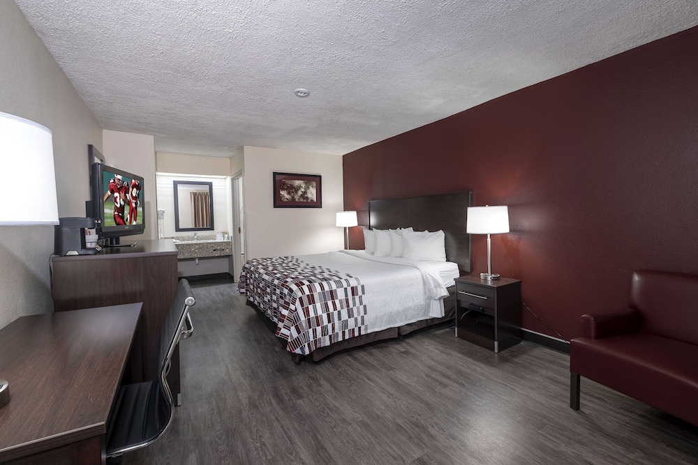 Deluxe Room, 1 King Bed, Smoking photo 1