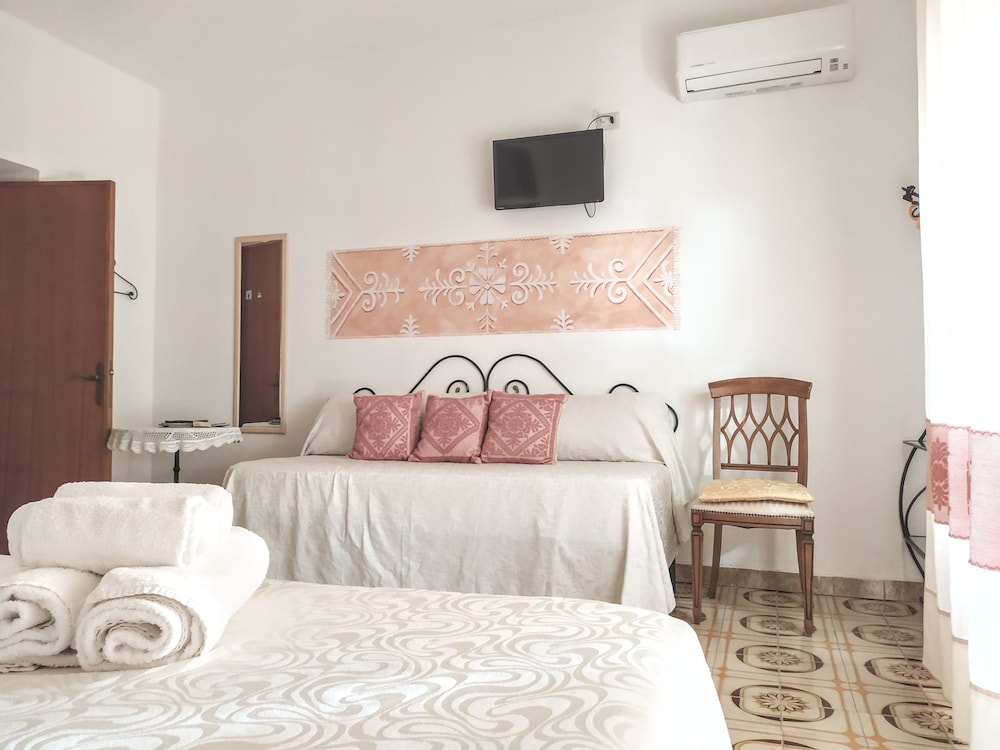 Deluxe Triple Room photo 2