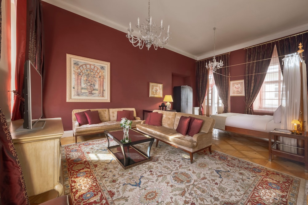 Luxury Suite, 1 King Bed, Balcony