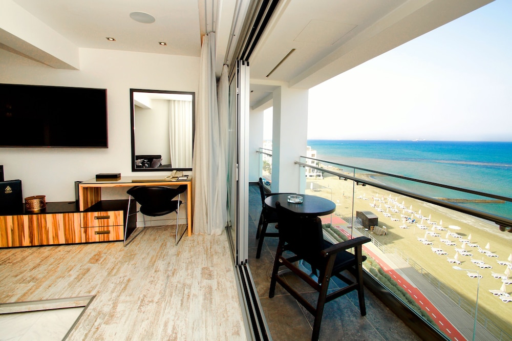 Grand Suite, 1 King Bed, Balcony, Sea View (Executive)