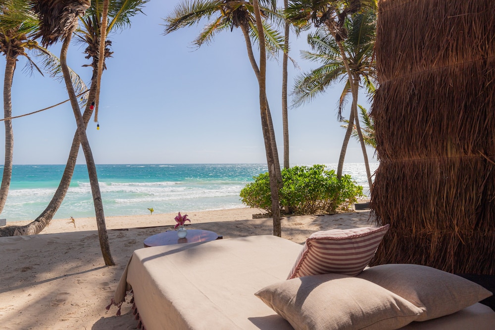 OCEANFRONT VILLA WITH PRIVATE POOL - Photo 14
