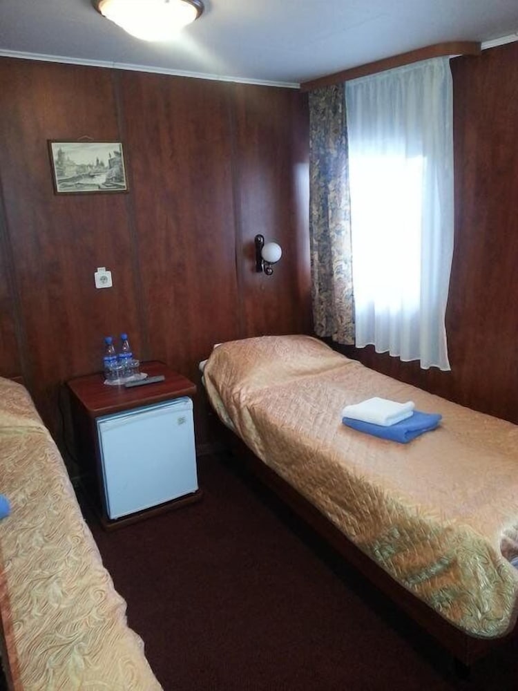 Standard Twin Room photo 1