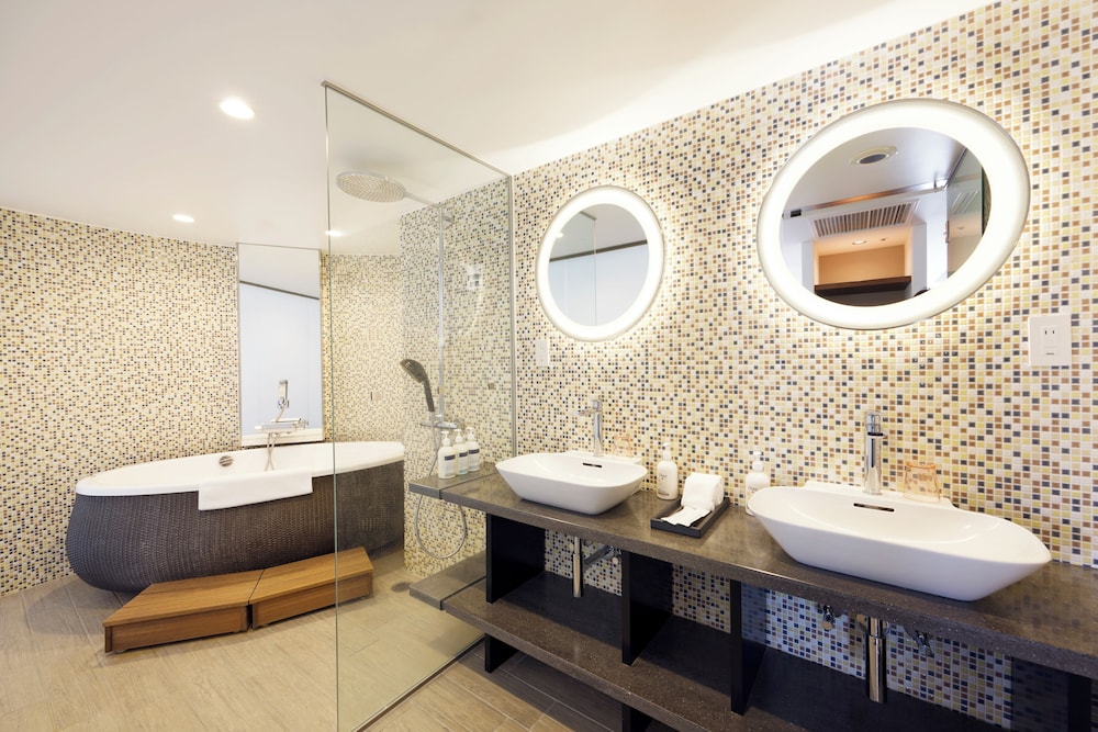 1 Bedroom Suite up to 6 Guests - Photo 4