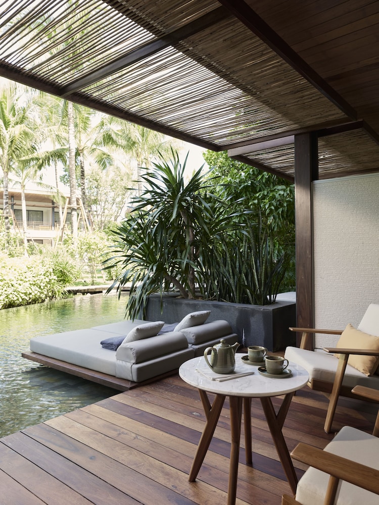 Premier Room, 1 King Bed, Pool Access - Photo 5