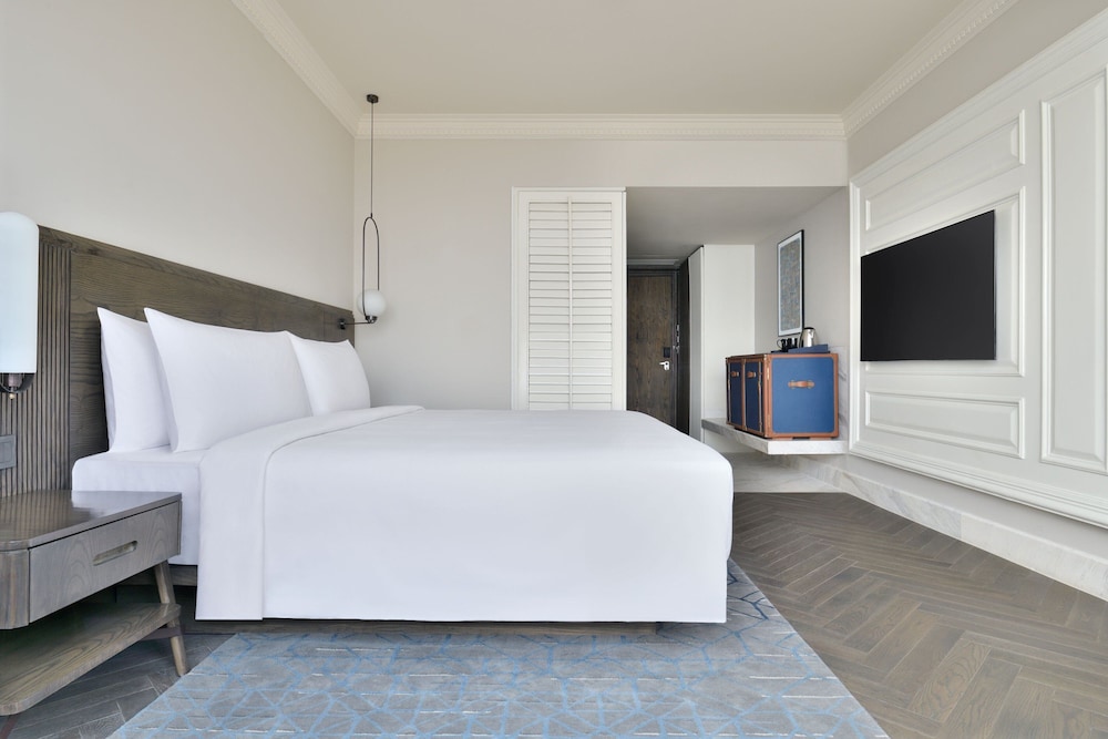 Executive Room, 1 King Bed - Photo 2