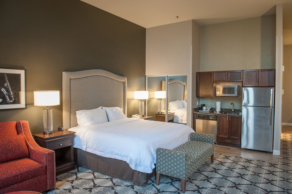 Studio suite with king bed - Photo 1