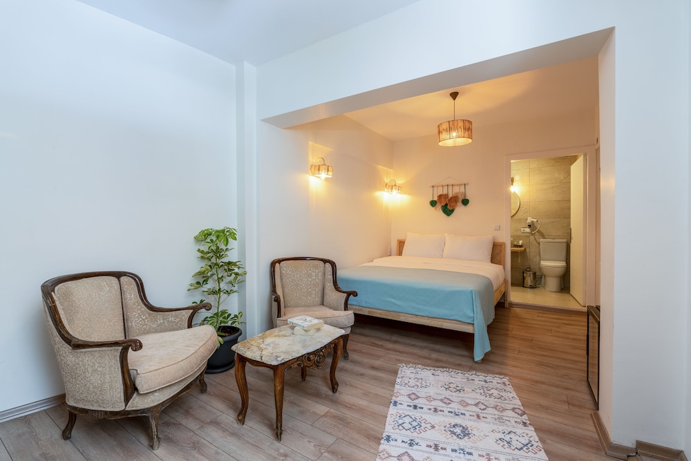 Deluxe Room - Garden Floor (Miyandros)