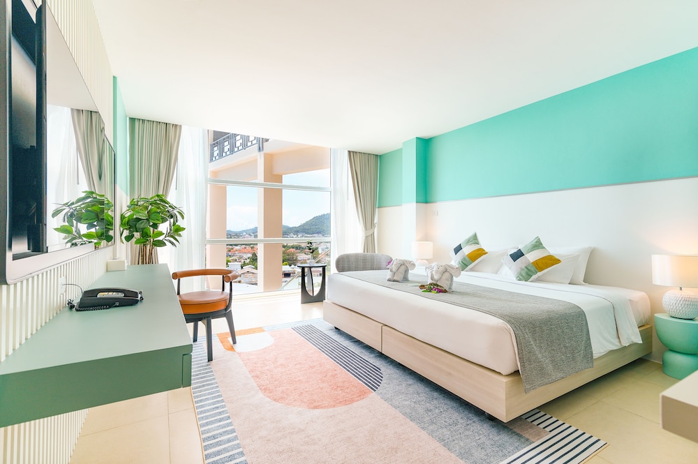 Superior Room, Pool View - Photo 11