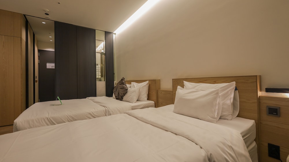Deluxe Twin Room - Photo 2