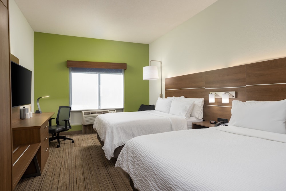 Standard Room, 2 Queen Beds - Photo 2