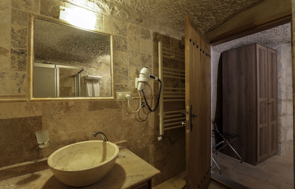 Honeymoon Suite photo 3
