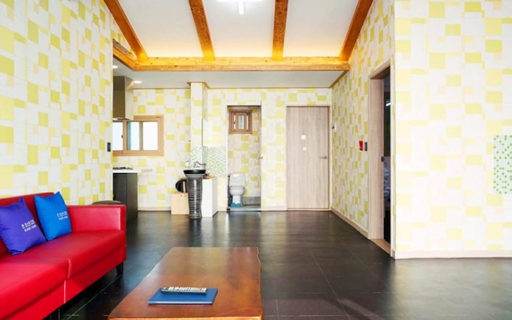 Room (Building 2 Room 201 (seawater pool hi)