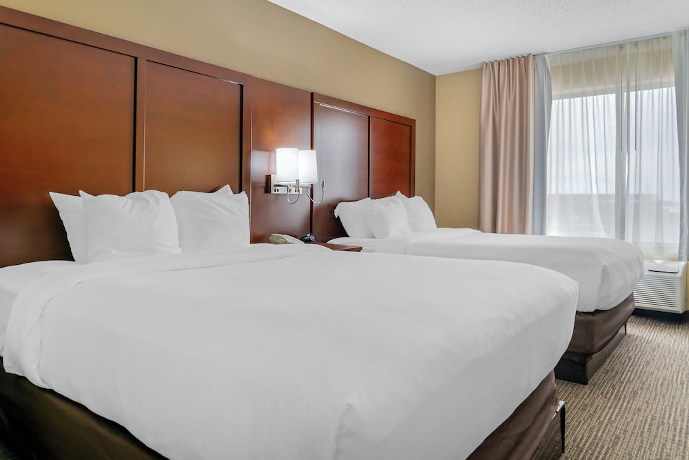 Standard Suite, 2 Queen Beds, Non Smoking - Photo 4