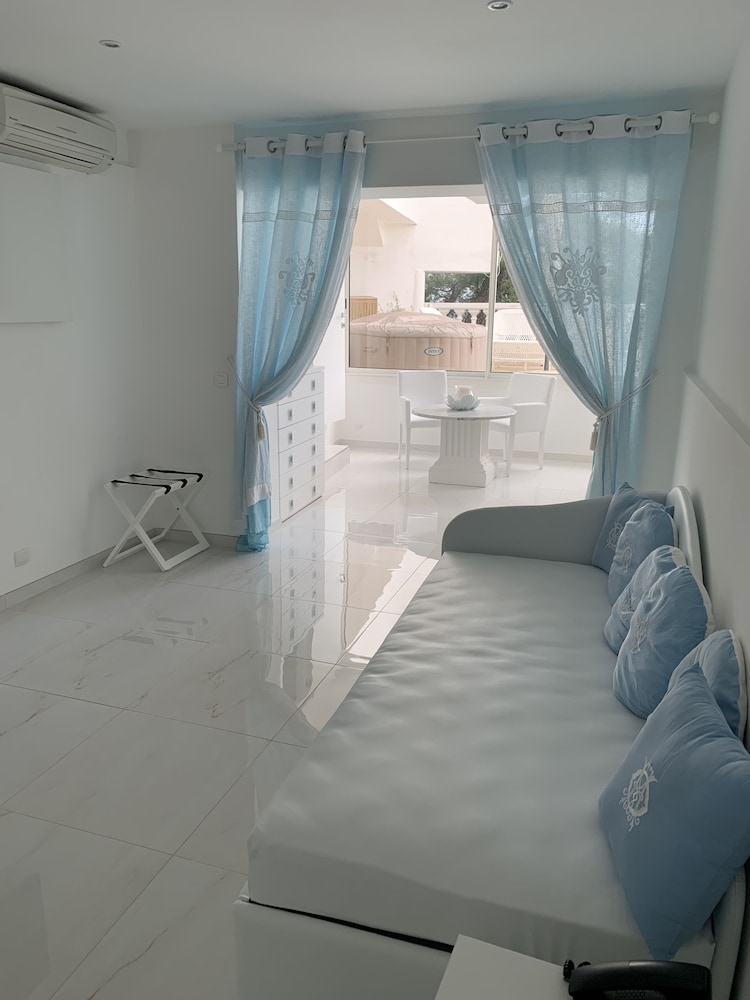 Junior Suite with Jacuzzi photo 3