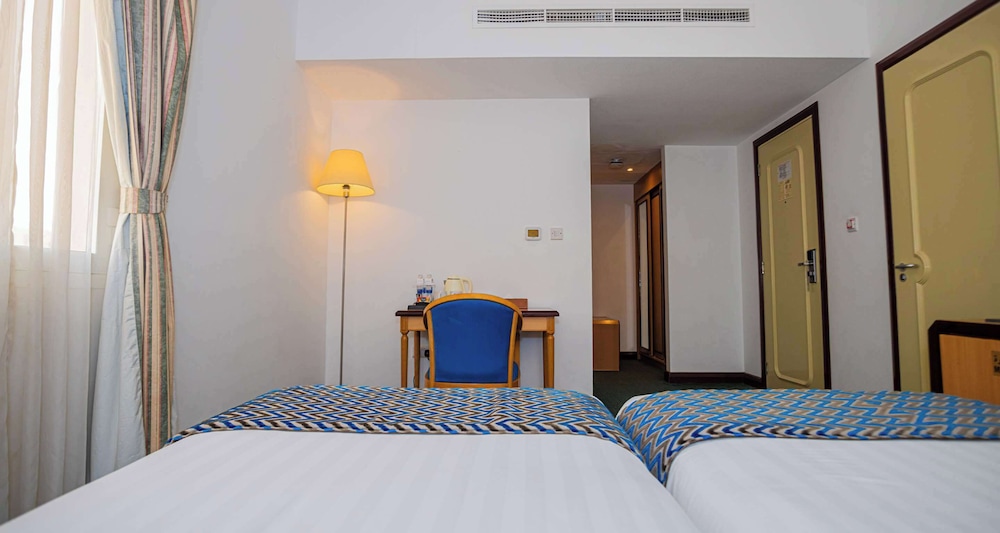 Family Suite, Multiple Beds, Non Smoking, City View - Photo 4
