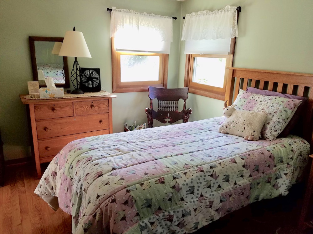 Traditional Twin Room (Green) photo 2