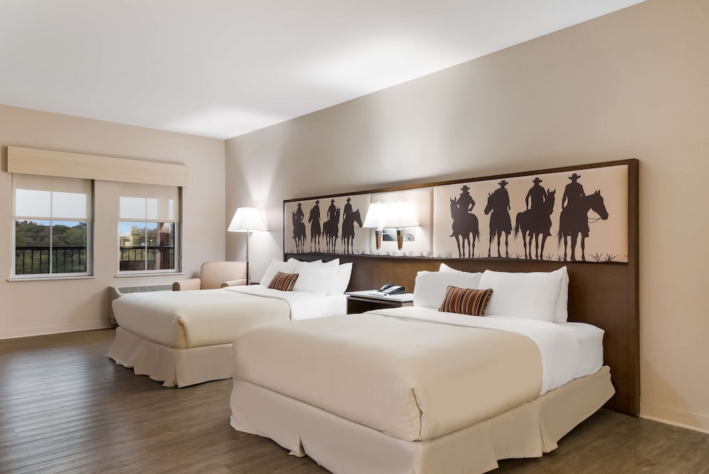 Suite, 2 Queen Beds, Accessible, Balcony - Photo 1