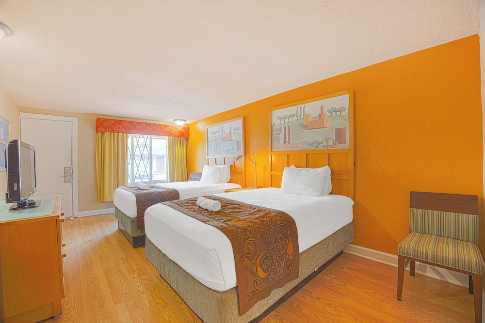 Standard Room, 2 Double Beds, Mobility Accessible, Non Smoking photo 3