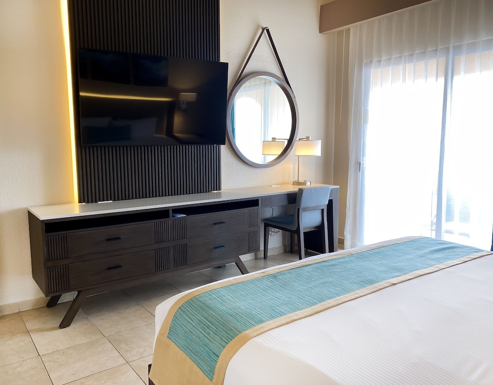 Suite, 1 Bedroom, Kitchen, Ocean View - Photo 16