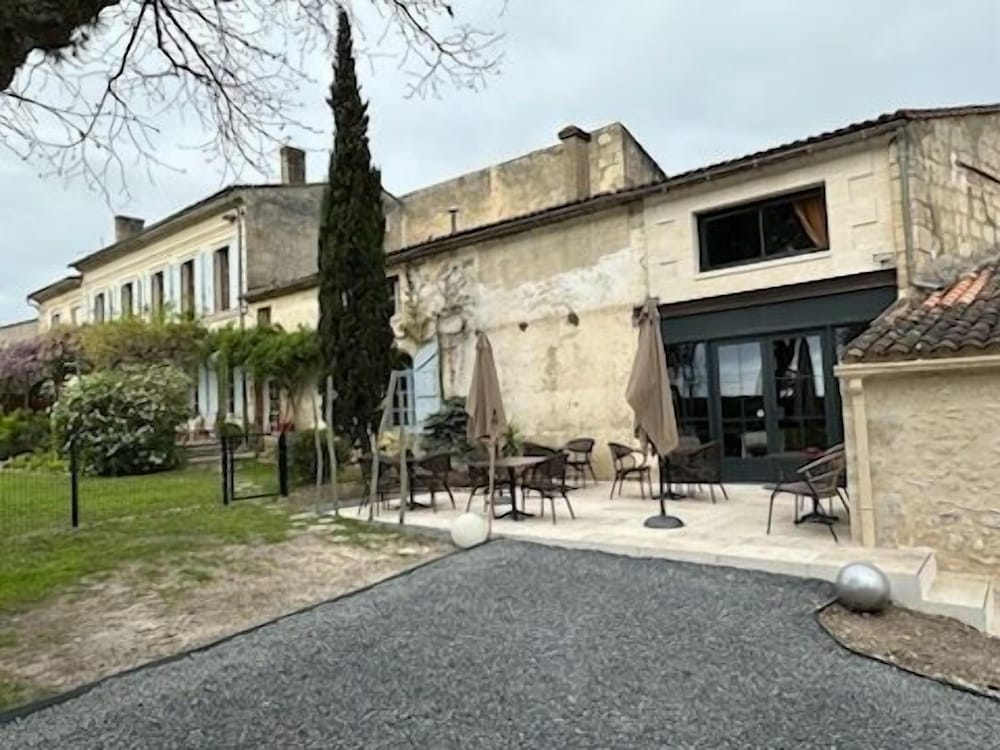 Deluxe Double Room, Private Bathroom, City View (Chateau Cos Labory) photo 2