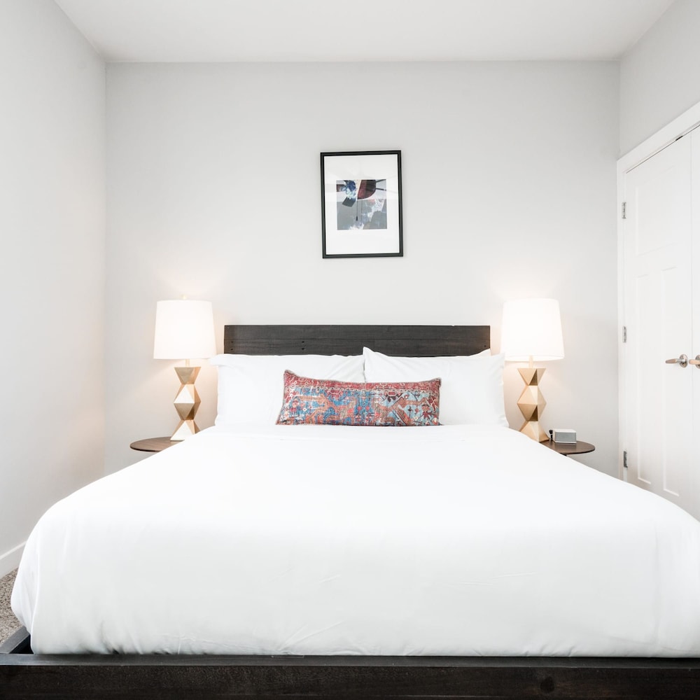 Cozysuites Music Row Chic 1BR w Free Parking 42, Photo 17