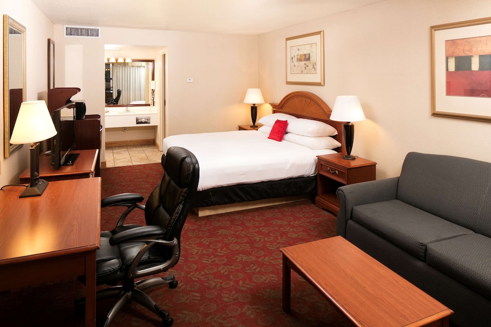 Premium Room, 1 King Bed with Sofa bed, Non Smoking photo 2
