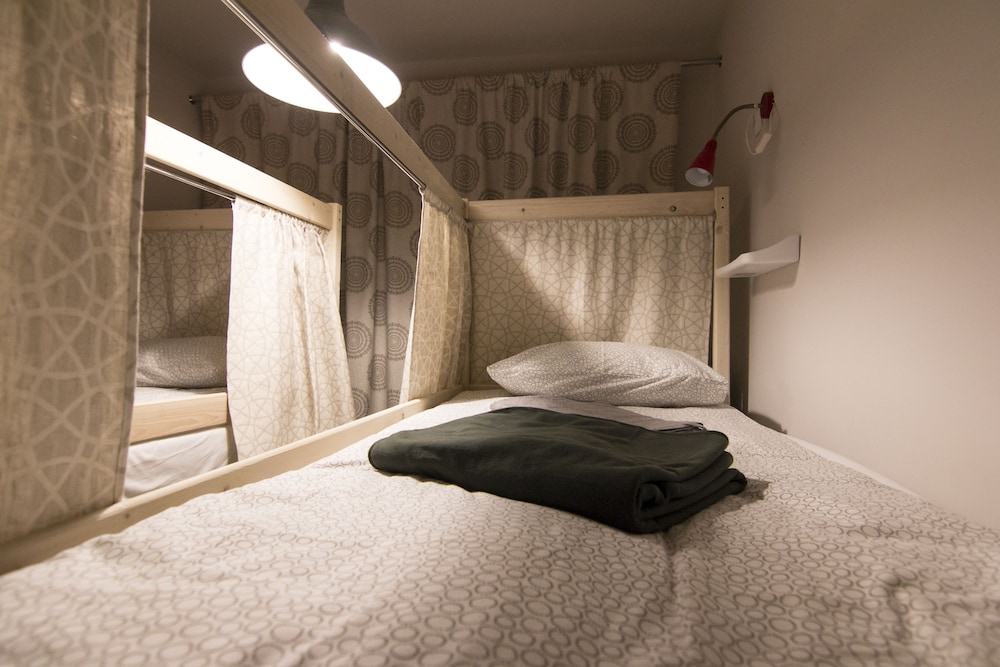 Bed in 6-Beds Mixed Dormitory Room photo 1