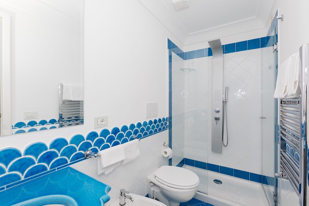 Superior Triple Room, Balcony, Sea View - Photo 9