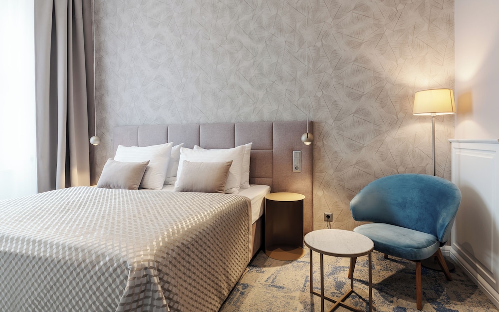 Deluxe Double Room - Photo 9