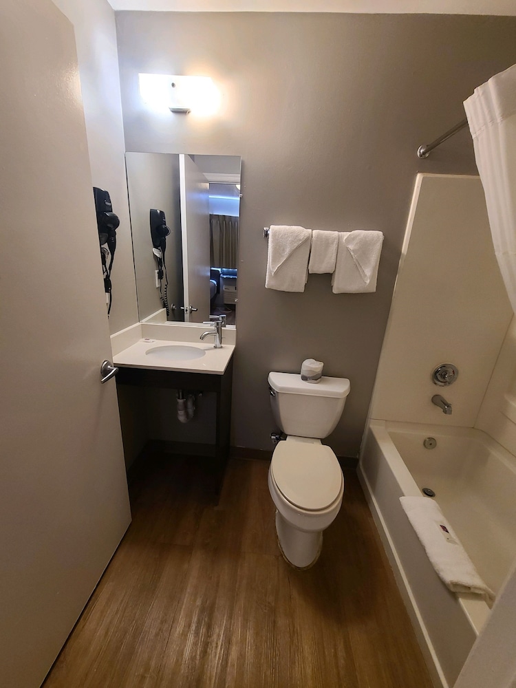 Deluxe Room, 1 Queen Bed, Non Smoking, Kitchenette - Photo 13