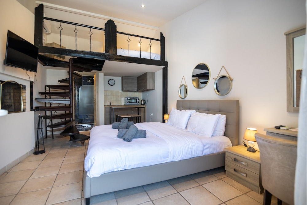 Business Quadruple Room photo 1