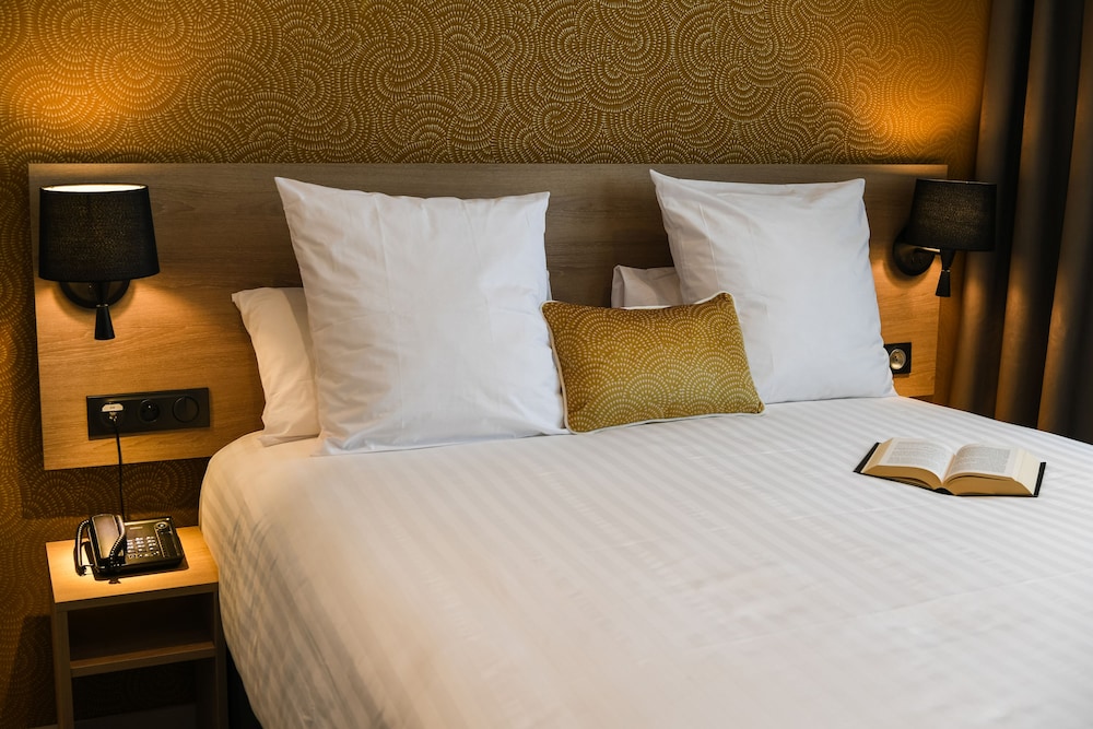 Deluxe Room, 1 King Bed, Non Smoking (Twin bed on request) - Photo 2