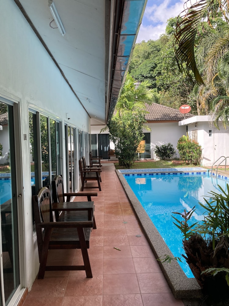 Pool Access B1 photo 2