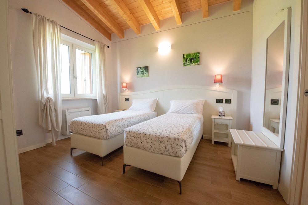 Classic Double or Twin Room, 1 Bedroom, Hill View photo 1