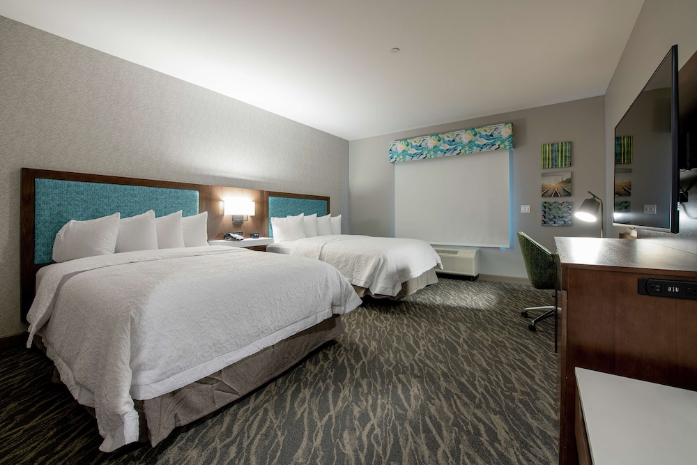 Room, 2 Queen Beds, Accessible, Bathtub (Hearing) - Photo 2