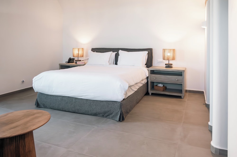 Signature Apartment, 1 Bedroom, Private Bathroom, Partial Sea View