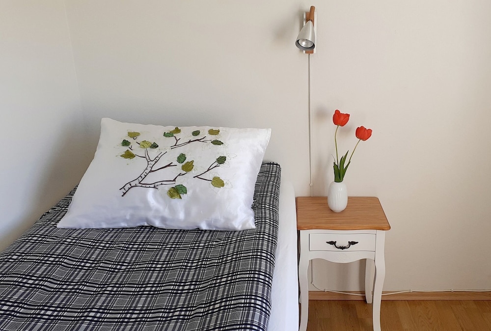 Single Room, Shared Bathroom photo 1