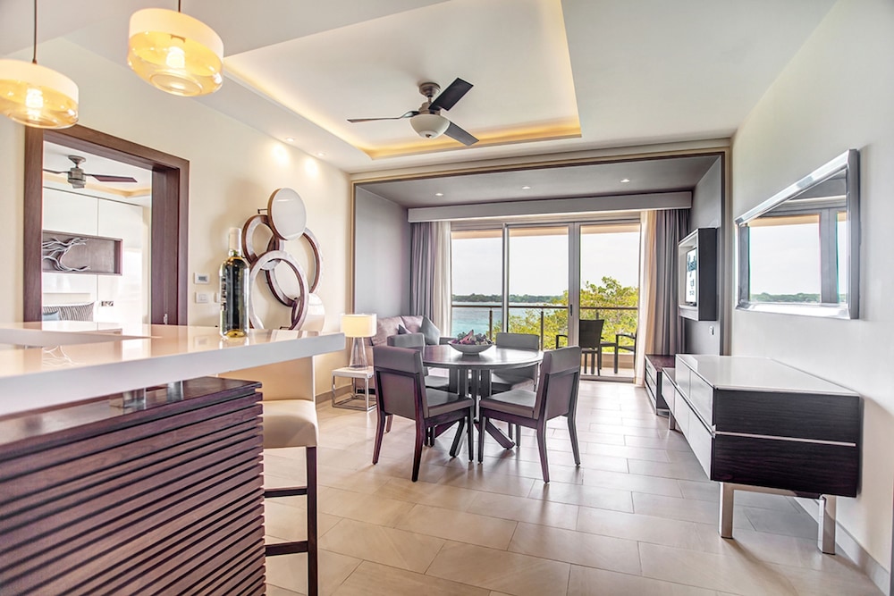 Luxury Penthouse One Bedroom Suite Ocean View Terrace Jacuzzi photo 3