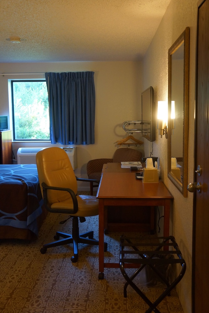Standard Room, 1 Queen Bed - Photo 2
