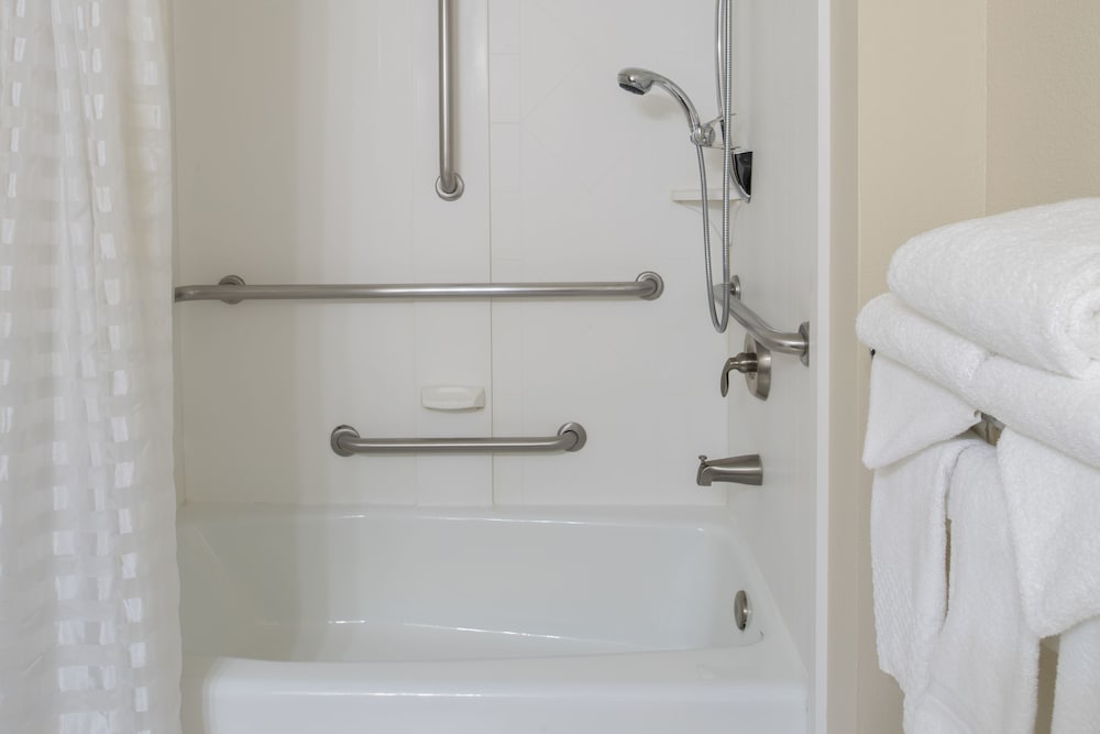 1 King Suite, Mobility/Hearing Access (Bathtub) - Photo 13