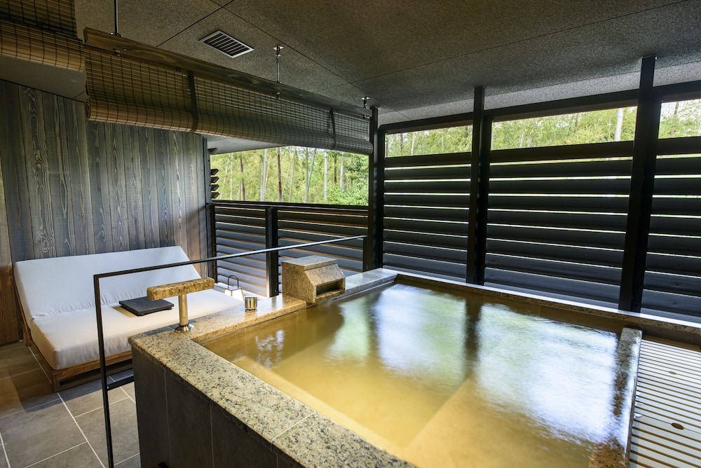 Premium Suite - Photo 2