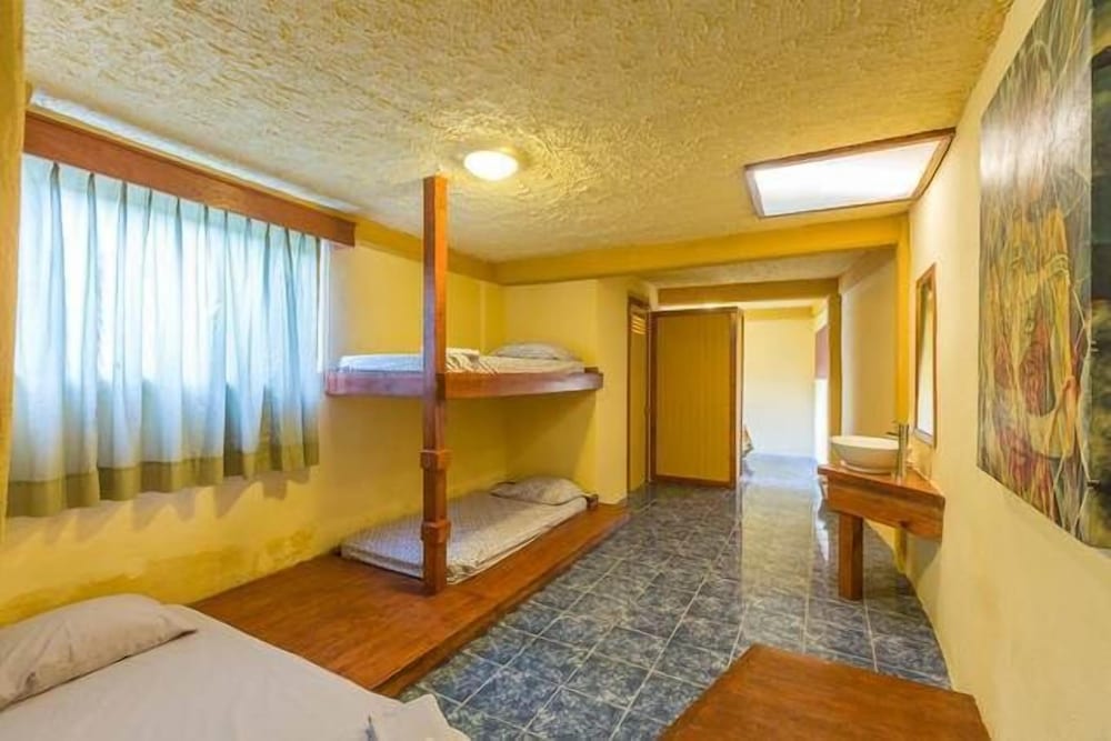 Family Room, Multiple Beds photo 3