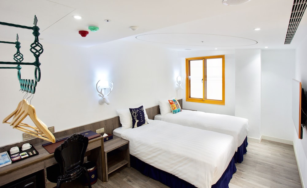 Premium Twin Room, City View photo 2