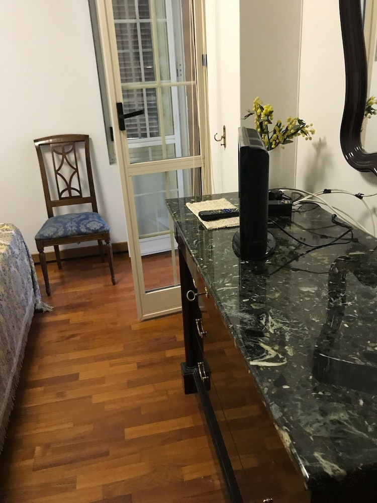 Double Room, Private Bathroom (External Shared Kitchen) photo 1