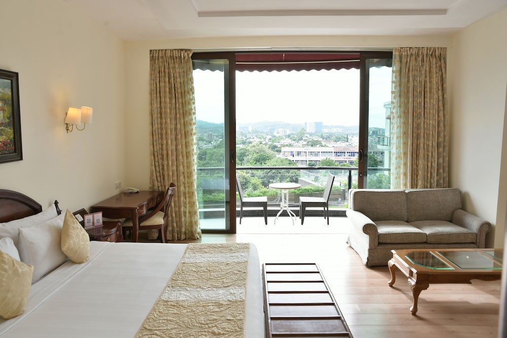 Deluxe Room, 1 Queen Bed, Mountain View (Premium Double)