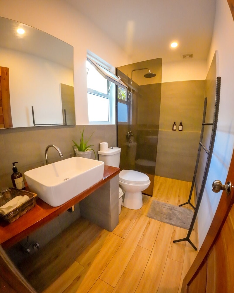 Deluxe Room - Photo 9
